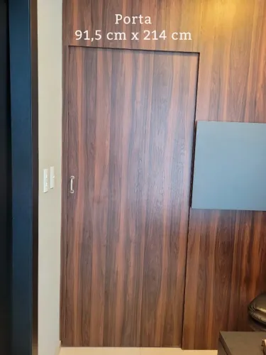 Painel com porta