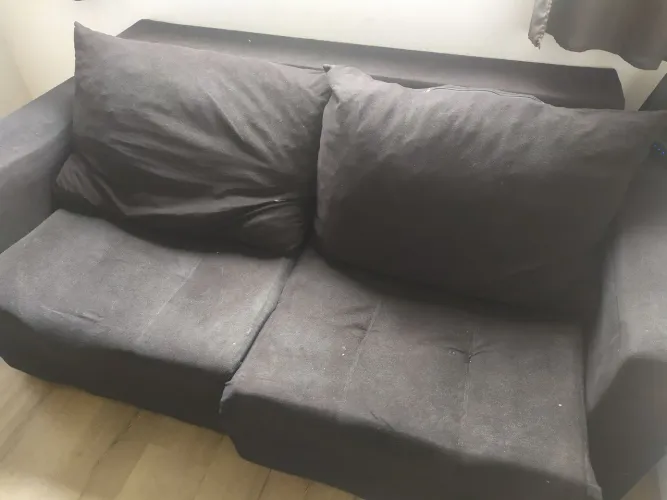 Sofá dois lugares preto retrátil