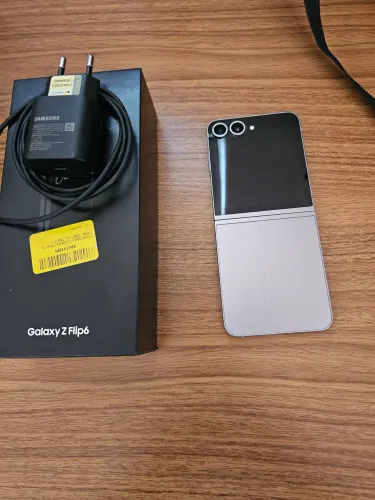 Samsung Z flip 6 256Gb (Leia a descrição)