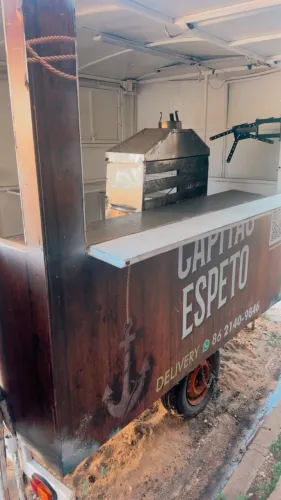 VENDE-SE FOOD TRUCK REFORMADO E EMPLACADO COM AR CONDICIONADO E INSTALAÇÃO ELÉTRICA