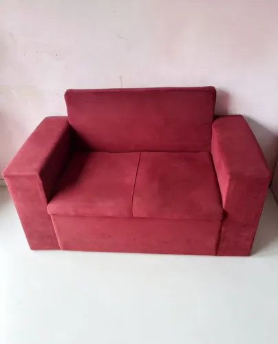 Sofá conservado, limpo e pronto pra decorar sua casa! ?