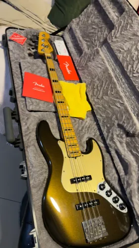 BAIXO FENDER AMERICAN ULTRS COR MOCHA