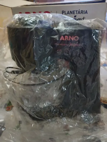 Vendo uma batedeira planetária nova