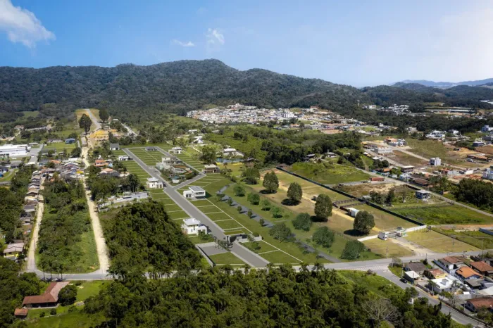 Loteamento Brisa de Valência, terrenos de 300,00m² a 341,10m², no bairro Nossa Senhora de