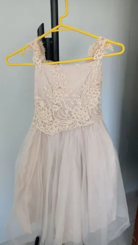 Dois vestidos de daminha pérola