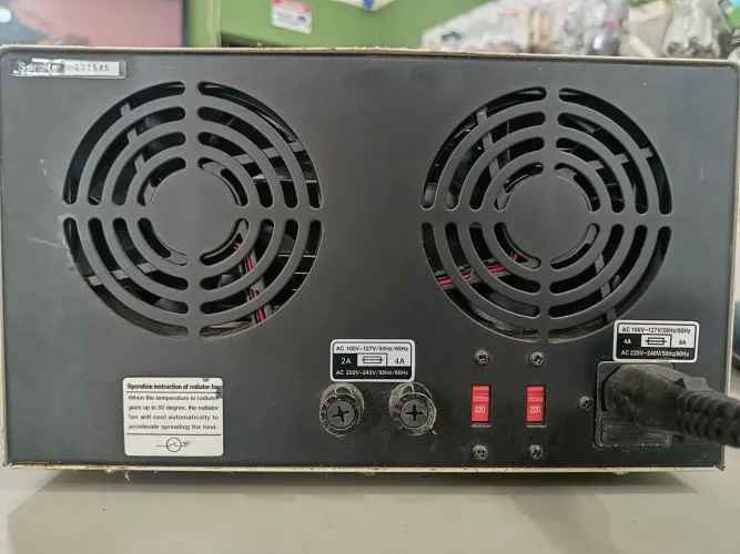 Fonte de alimentação regulável digital SKFA-05D