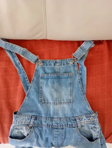 Jardineira jeans tamanho 38
