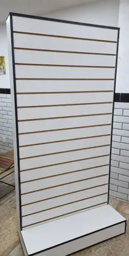 Painel canelado pra óculos bijuterias e acessórios