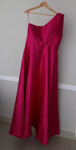 Vestido Longo Tiffany cor fúcsia tamanho 46