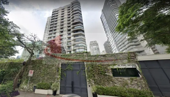 Vende-se Lindo Apto em um dos pontos mais refinados de SP na região de Moema/ Itaim andar 