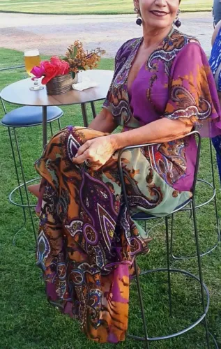 Vestidos e saias.