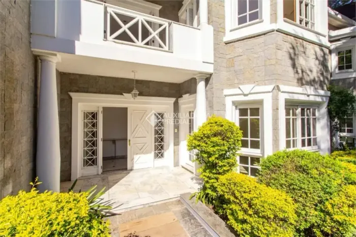 CASA EM CONDOMÍNIO EXCLUSIVO | 4 SUÍTES | ELEVADOR | PISCINA | TRÊS FIGUEIRAS /PORTO ALEGR