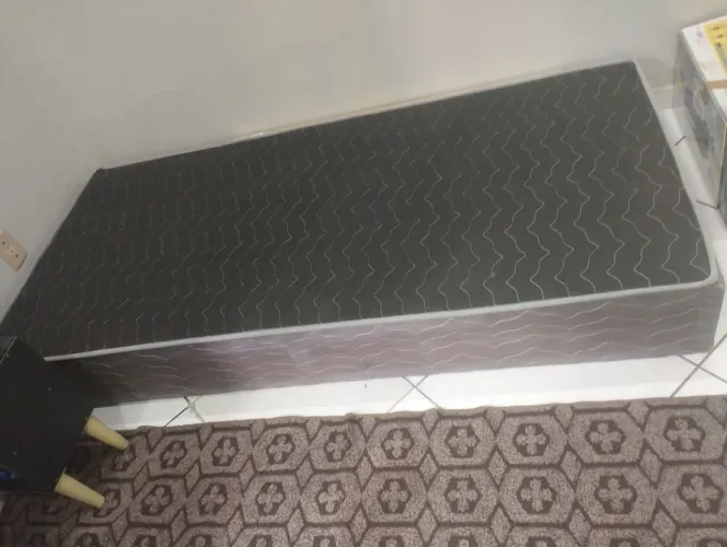Base de cama de solteiro