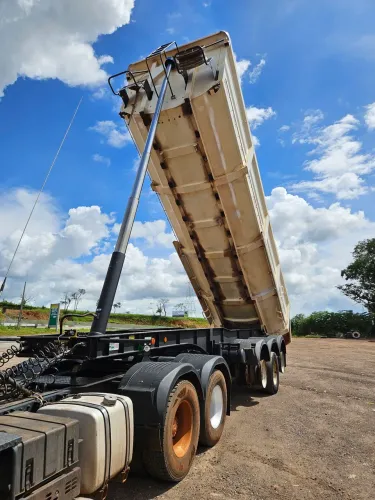 Vendo carreta caçamba 2021/2022 110.00