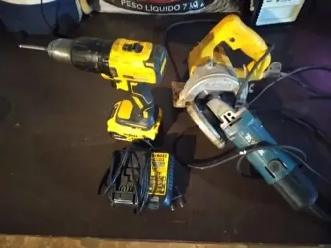 Vendo parafusadeira e maquita 1.300 r$ tudo