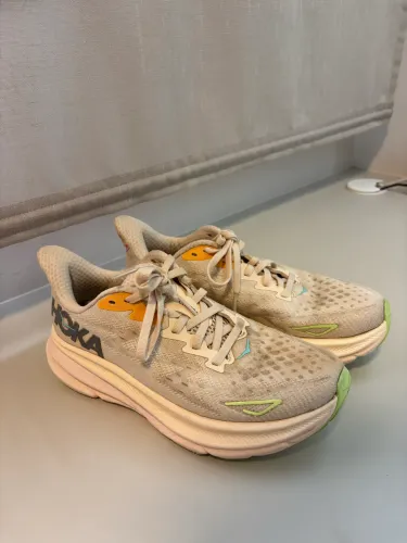 Tênis de corrida Hoka Clifton 9