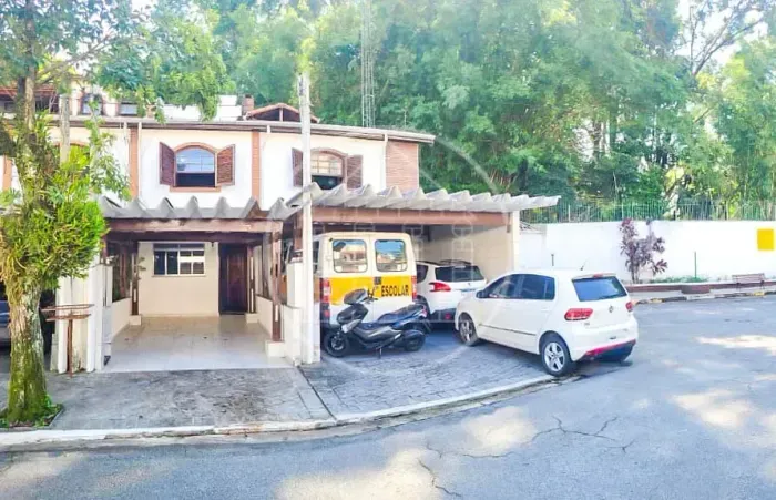 Sobrado em condomínio para locação no Jardim Marajoara