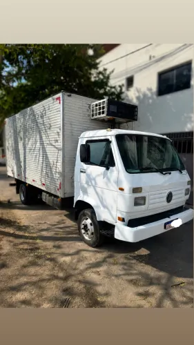 Volkswagen 7.100 Baú Refrigerado.