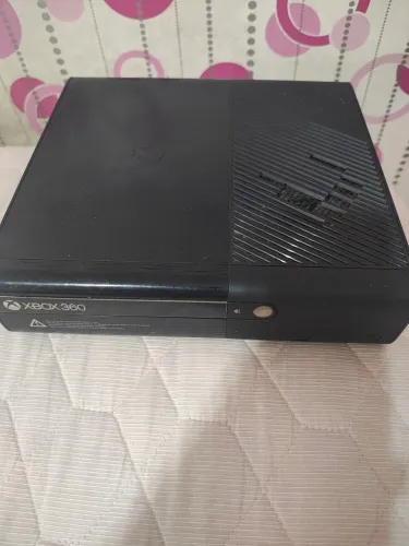 VENDO XBOX 360 DESTRAVADO COM 2 CONTROLES