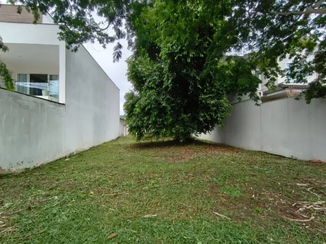 Excelente terreno plano de 360 m2 com RGI no Rio da Prata