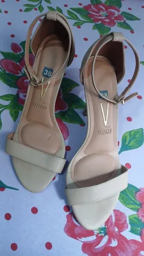 Sandália VIZZANO N° 38. PRA VENDER LOGO