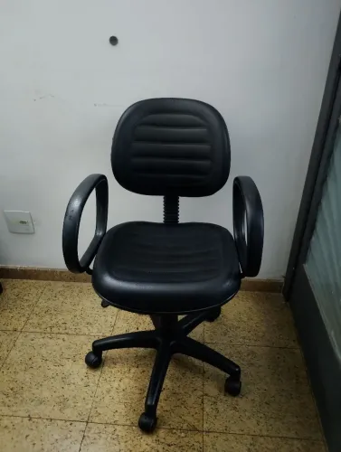 Cadeira de escritório giratória com braço fixo