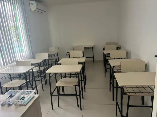 Carteira escolar com cadeira