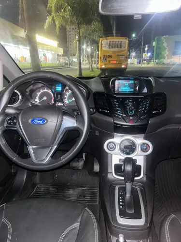 Ford Fiesta 1.6 16V Flex Aut. 5P 2015