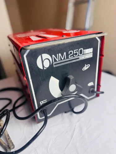 Máquina de Solda Bambozzi BNM 250 Turbo - 250A, 127/220V