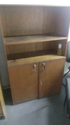 Armário de madeira para escritório