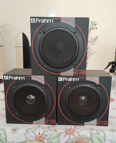 Caixas Frahm BS-180 som ambiente