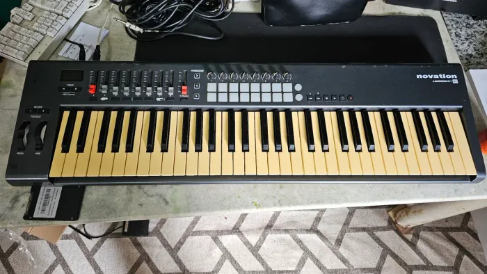 Controlador Novation Launchkey 61