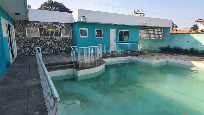 Casa com estilo contemporâneo e design diferenciado no bairro Coqueiral
