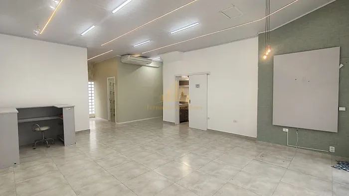 Salão/Studio Comercial com 84m²  Totalmente Reformado e Pronto para Uso!