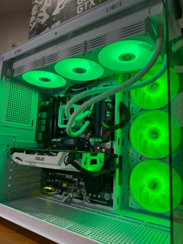 PC GAMER GTX1070 8GB