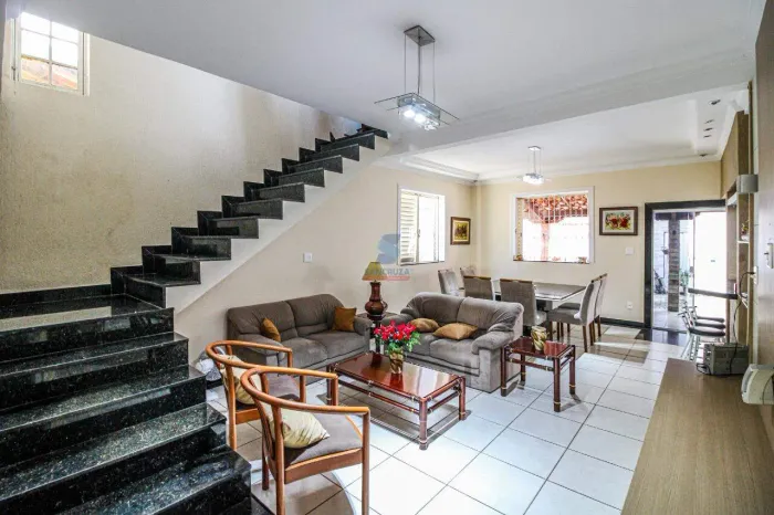 Casa à venda, 3 quartos, 1 suíte, 6 vagas, Parque XangriLá - Contagem/MG