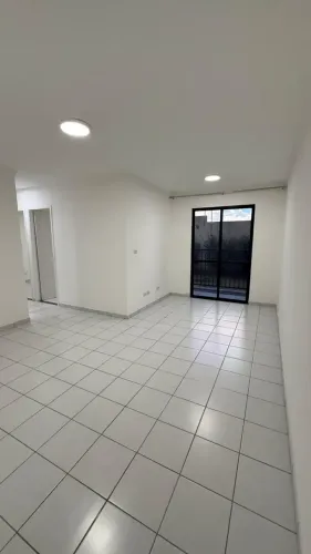 Vila das flores 3/4 c suíte e varanda no Muchila; Térreo com armários de cozinha; Ar condi