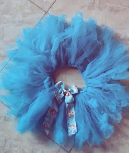 Duas saia de tule uma azul ou branca ótima pra deixar vestido mas rodado