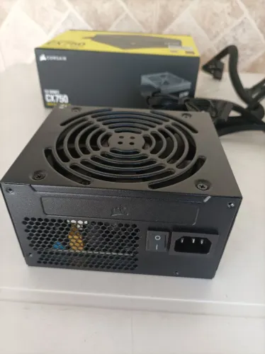 Fonte Corsair CX750 usada por duas semanas