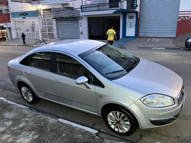Fiat Linea Essence 1.8 Flex 16V 4P 2015
