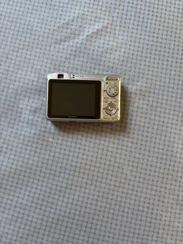 vendo uma câmera fotográfica Sony a bateria super conservada