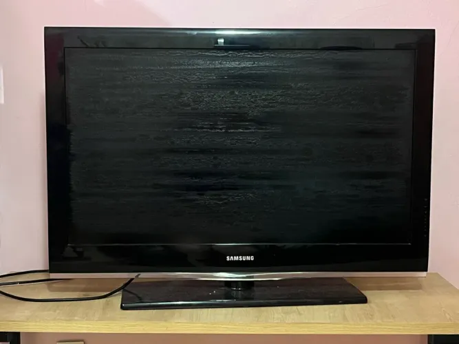TV Samsung de 37 polegadas, modelo LN37B530P2R