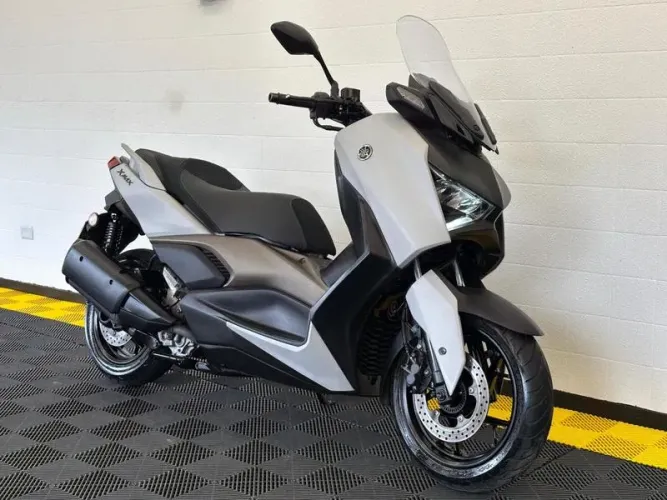 YAMAHA XMAX 2025