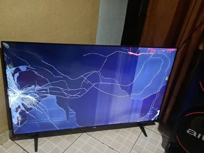 Tv de 50 polegadas com 2 meses de e uso pra retirada de peça