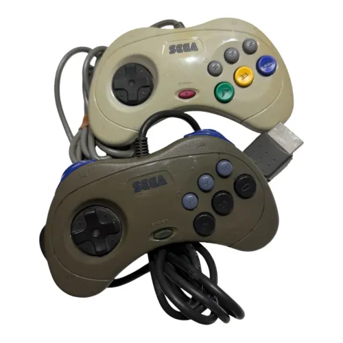 Par de controles originais de Sega Saturno