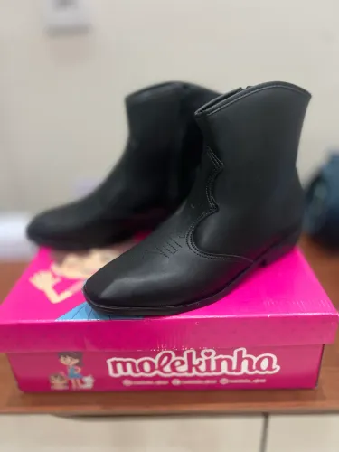 Bota Moleca tamanho 35 Nova