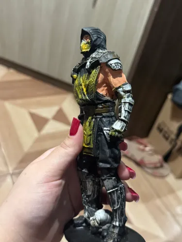 Boneco escorpion feito de resina