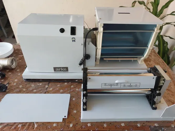 Maquina de massa caseira laminador espaguete macarrão moedor de carne sovadeira bivolt