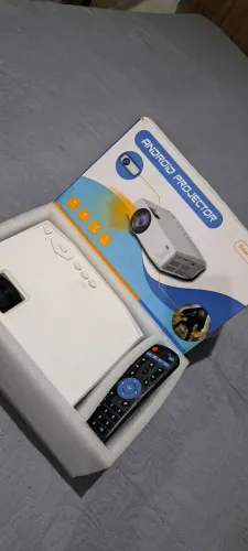 Mini Projetor Portátil LED UC30