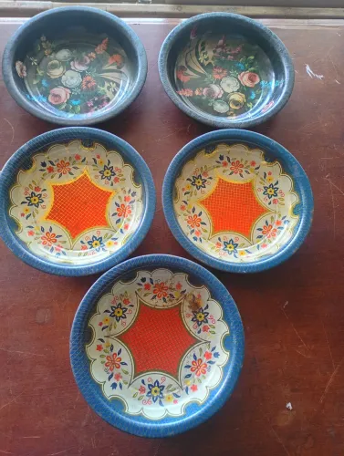 Prato decorativo em lata lote com 5 unidades